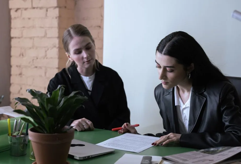 Les auteurs du site au travail